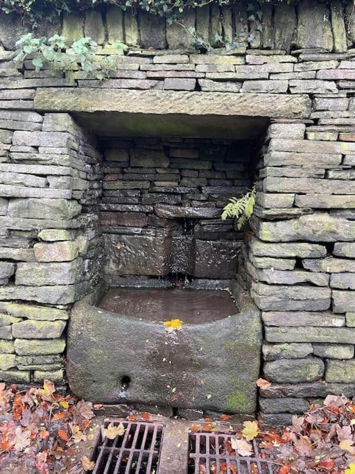 Brook Cottage ホルムファース エクステリア 写真